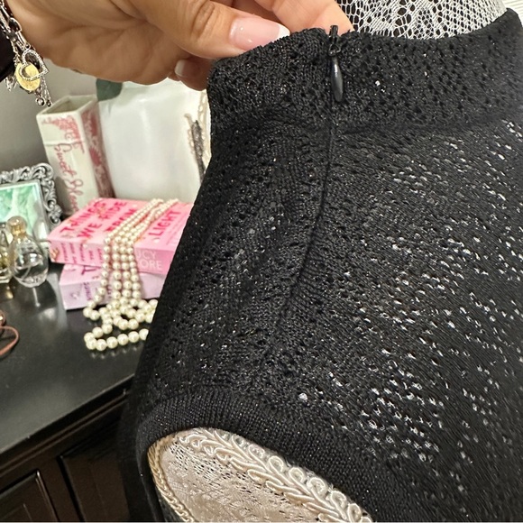 St. John Black Sleeveless Knit Shell Top | Metallic Sparkle | Size 6 - Picture 6 of 14